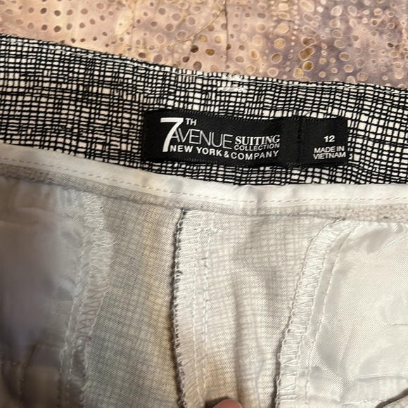 New York and Company size 12 Bermuda shorts - Picture 2 of 5